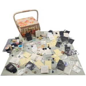 Vintage 70s Wicker Sewing Basket Floral Lid + 100+ Buttons & Thread